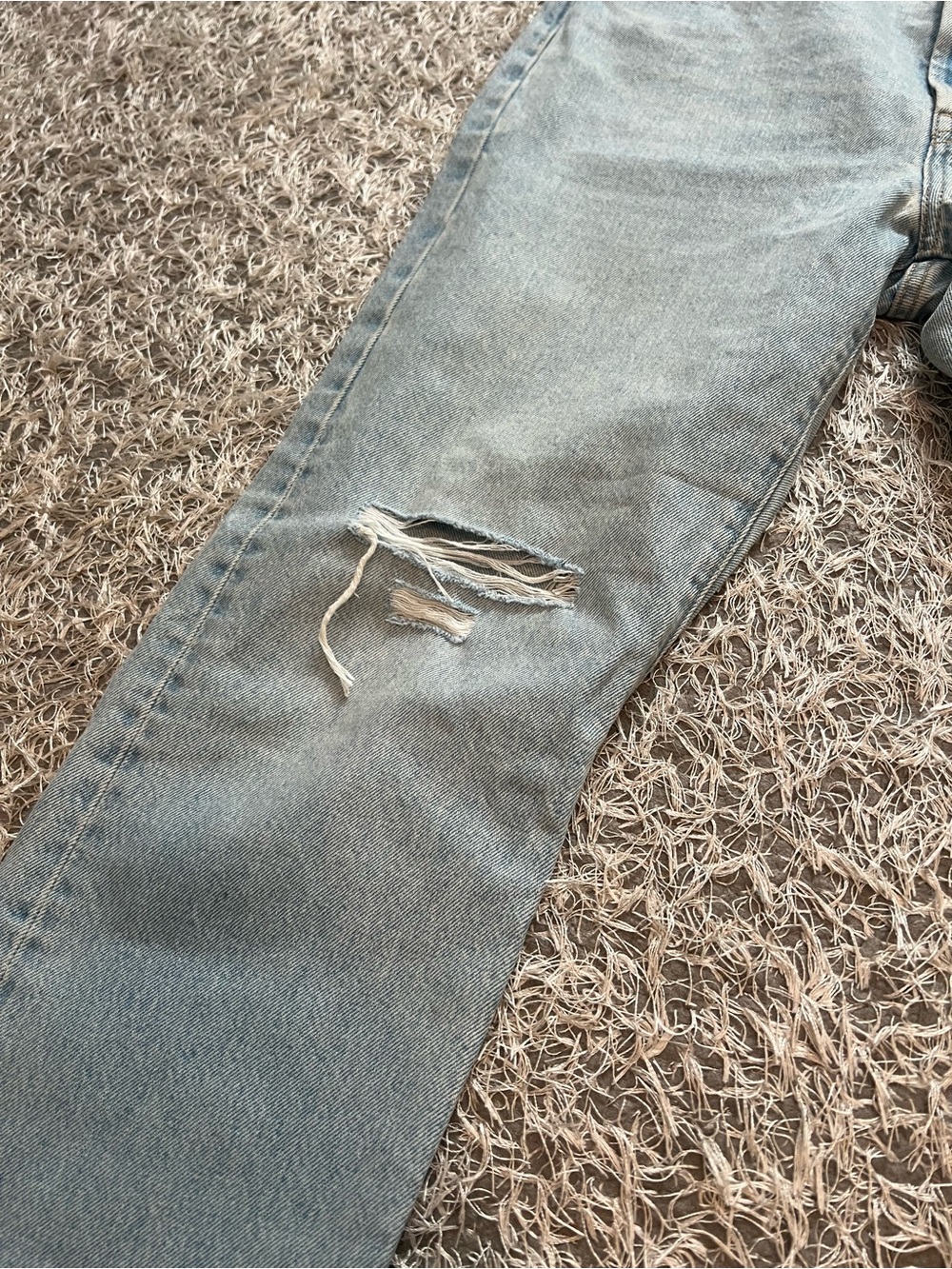 Women’s Levi’s 501 Light Wash Distressed Denim Jeans Waist 29” Length 30” - Picture 4 of 7
